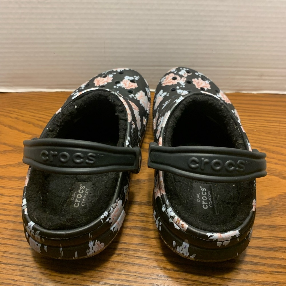 CROCS Floral Slippers Black and Pink with lining to keep you warm. Woman’s 6 - Picture 8 of 12
